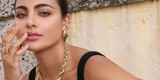 Historia y Evolución de los Aretes a lo Largo del Tiempo