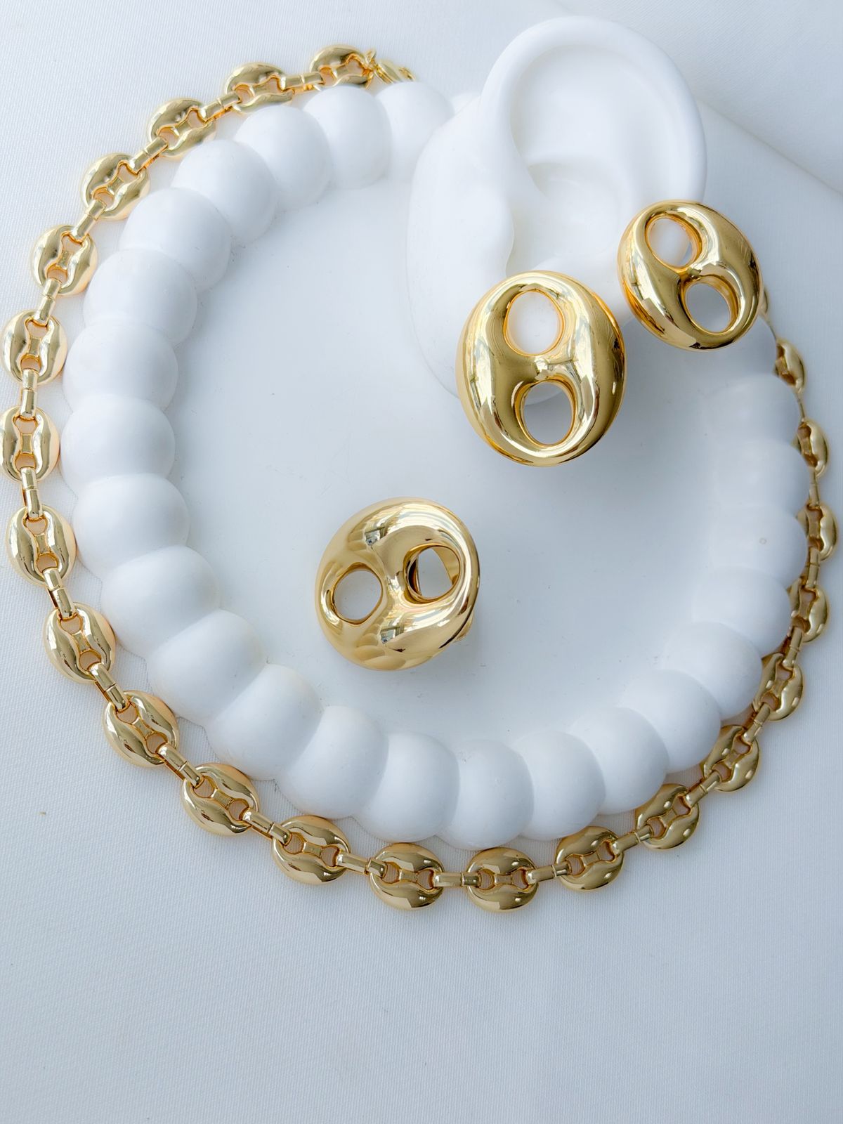 shines with gold