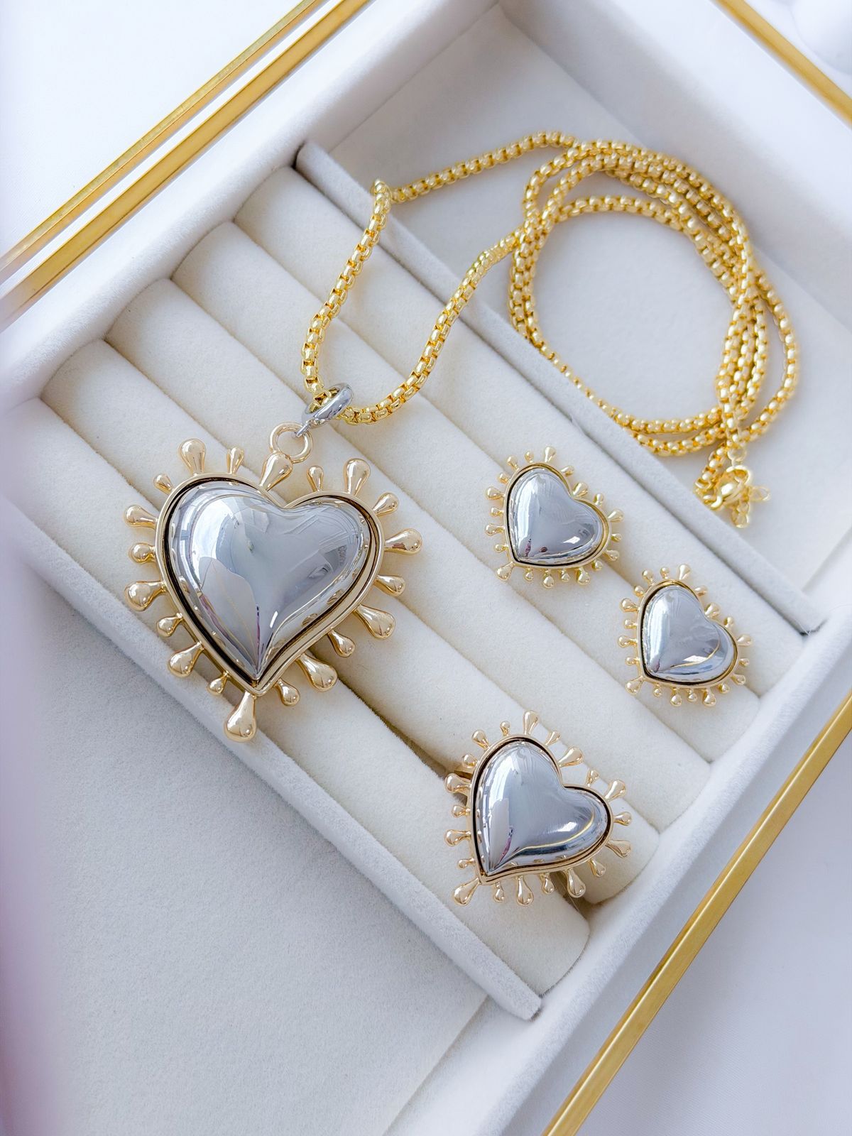 Anillo, Arete y Cadena Olivia