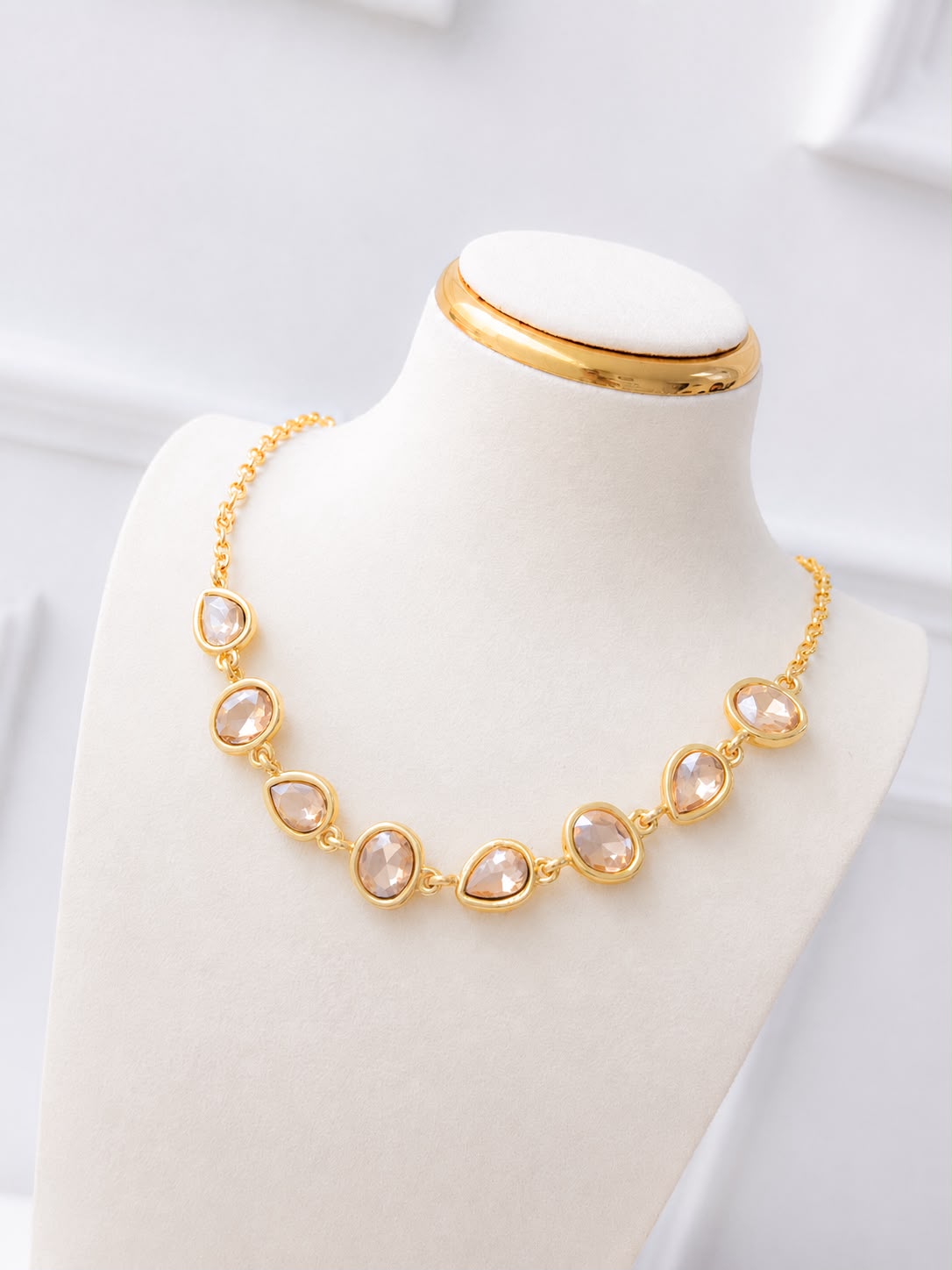 Collar Brunella