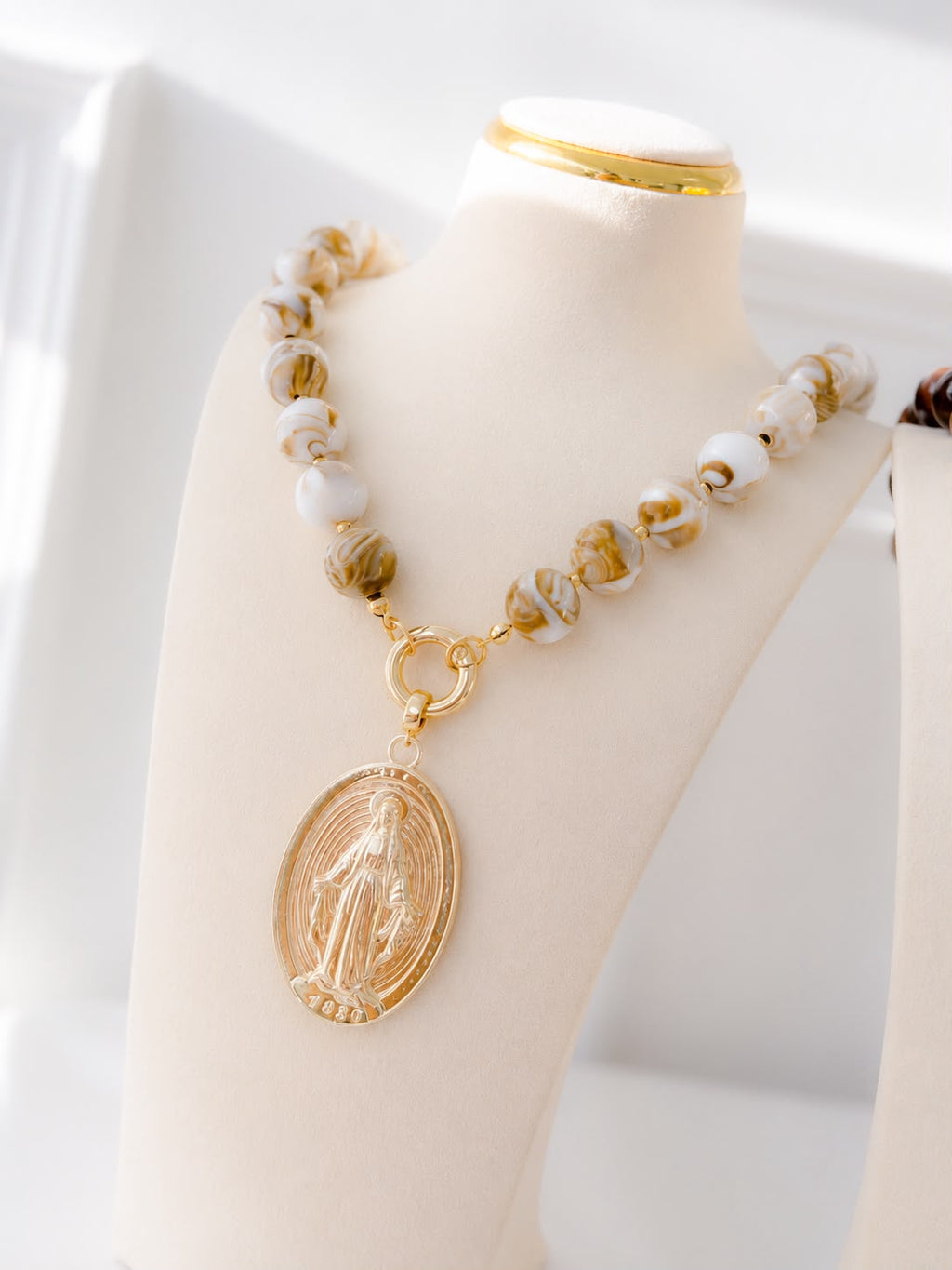Collar kendra
