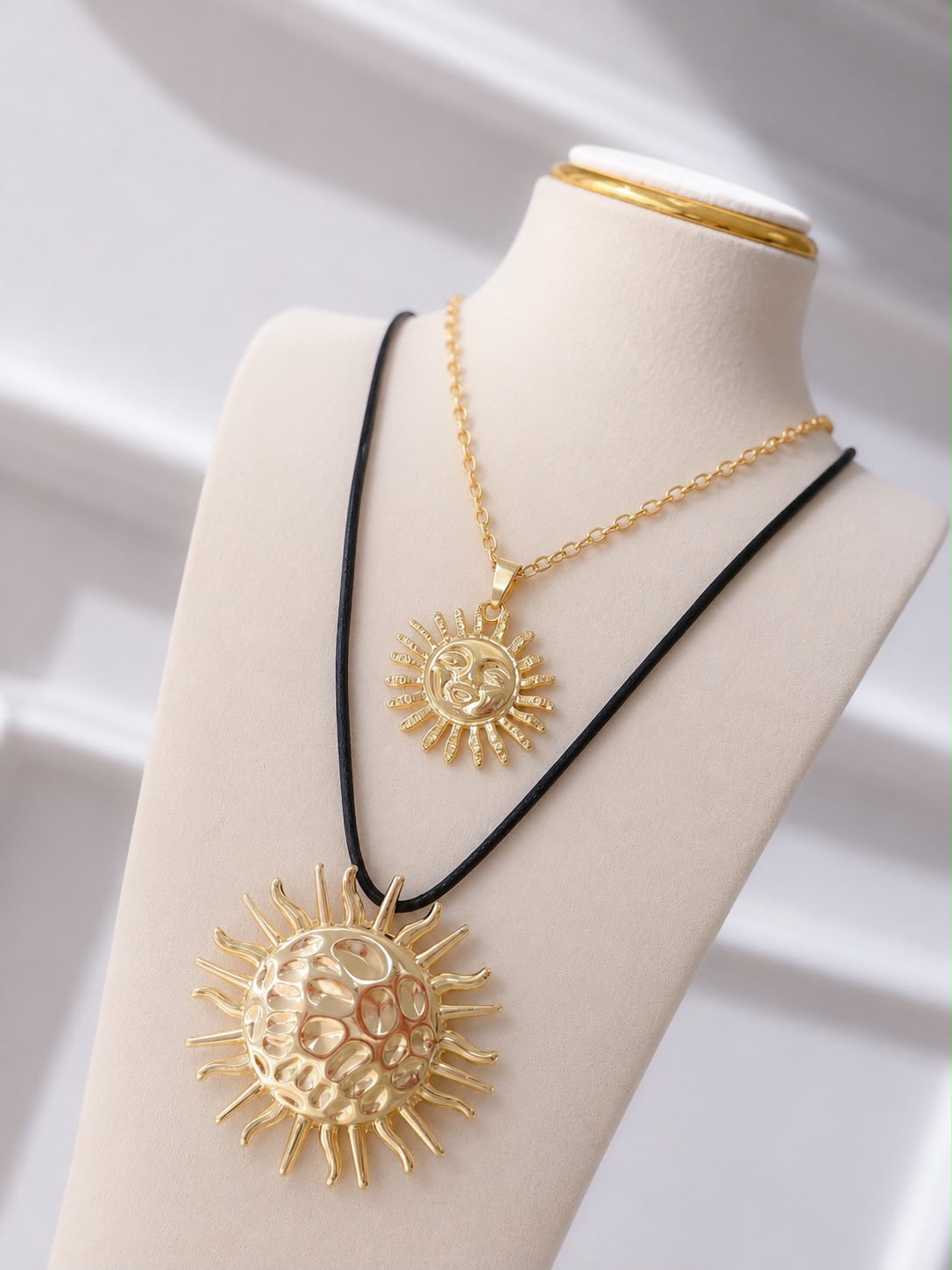 Collares Sentely