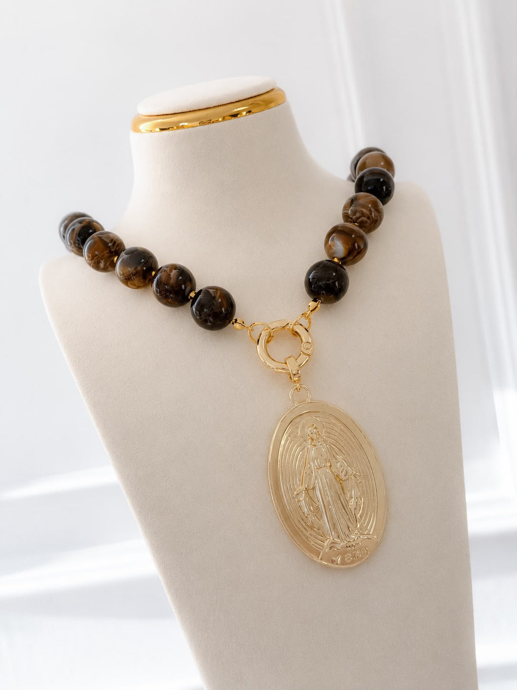 Collar kendra
